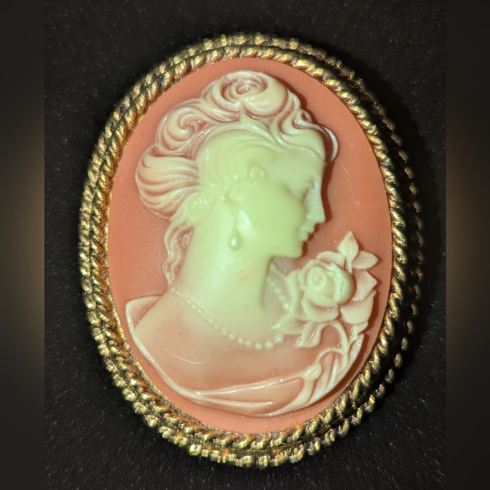 Vintage ESTEE LAUDER Cameo Pin Brooch